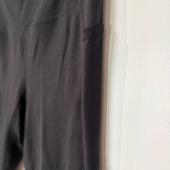 🎉4/30$🎉 Reebok Black Cropped Active Leggings - Size XL - Picture 3 of 5